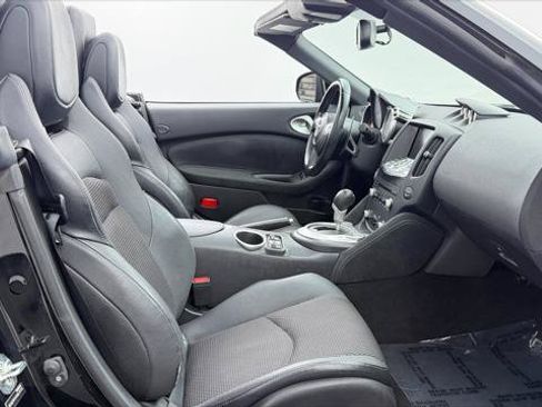 Used 2019 Nissan 370Z Touring Sport RWD image 16