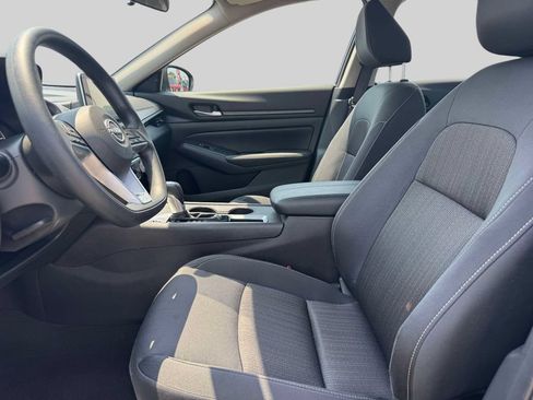Used 2025 Nissan Altima 2.5 SV FWD image 14