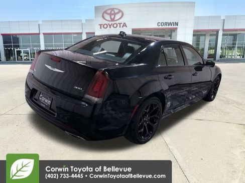 Used 2019 Chrysler 300 S image 8