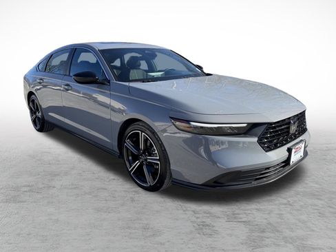 Used 2025 Honda Accord Sport image 3