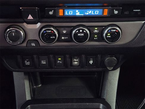 Used 2016 Toyota Tacoma SR image 20