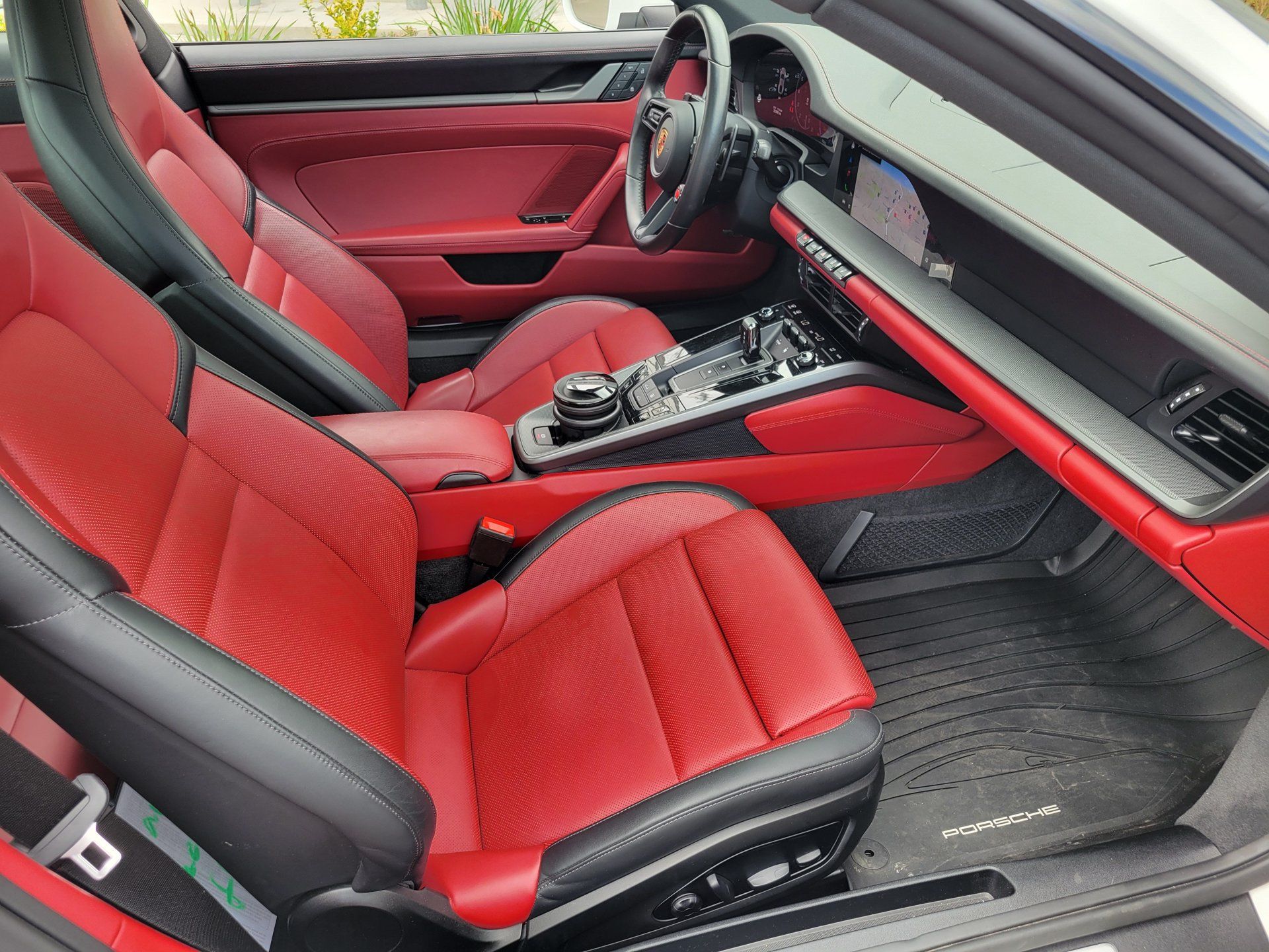 Certified 2025 Porsche 911 Carrera RWD image 28