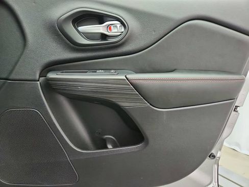 Used 2016 Jeep Cherokee Trailhawk w/ Comfort/Convenience Group AWD/4WD image 32