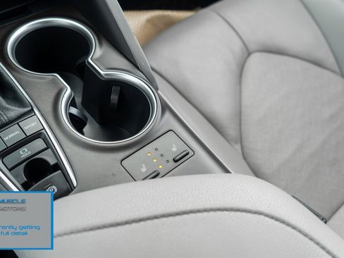 Used 2022 Toyota Camry XLE w/ Carpet Mat Package (TMS) image 17