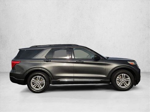 Used 2020 Ford Explorer XLT w/ Equipment Group 202A RWD image 4