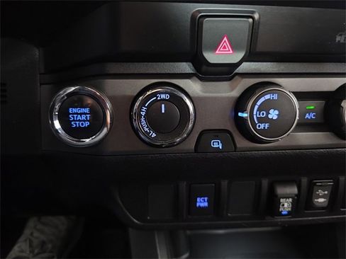 Used 2019 Toyota Tacoma TRD Sport image 16