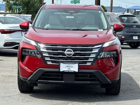 Used 2025 Nissan Rogue SV AWD/4WD image 9