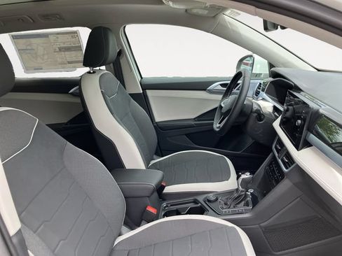 Certified 2025 Volkswagen Taos SE w/ Panoramic Sunroof Package AWD/4WD image 15