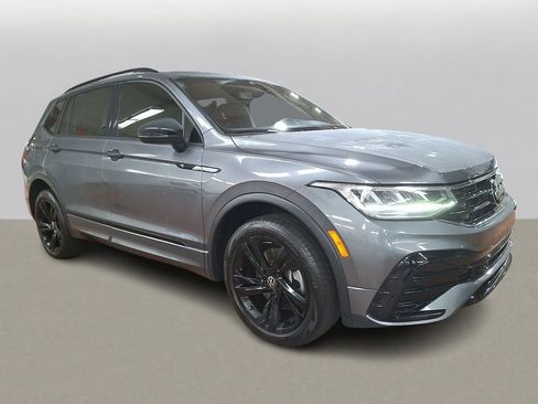 Used 2023 Volkswagen Tiguan SE R-Line image 3