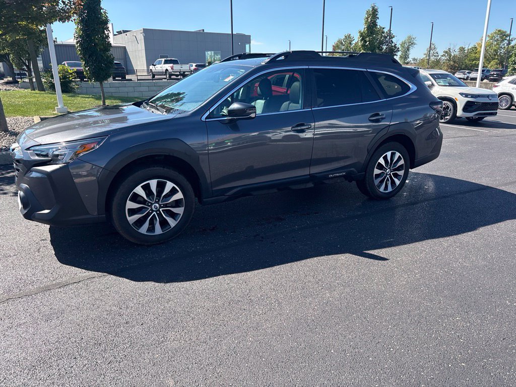 Used 2023 Subaru Outback Limited XT AWD/4WD image 2