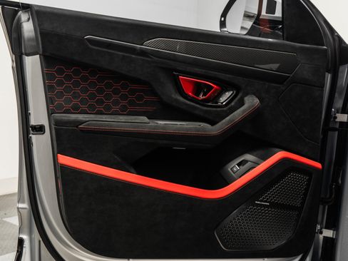 Used 2024 Lamborghini Urus Performante AWD/4WD image 43