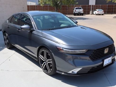 Used 2025 Honda Accord Touring image 4