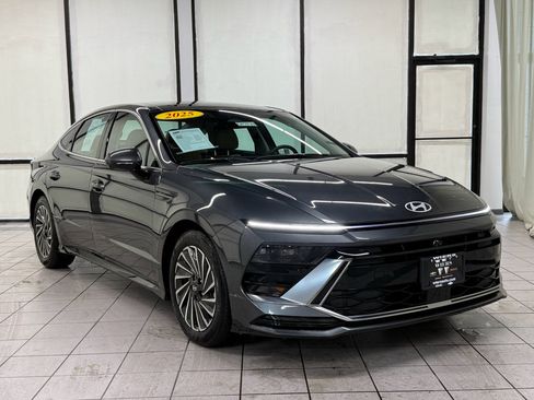 Used 2025 Hyundai Sonata Limited FWD image 2