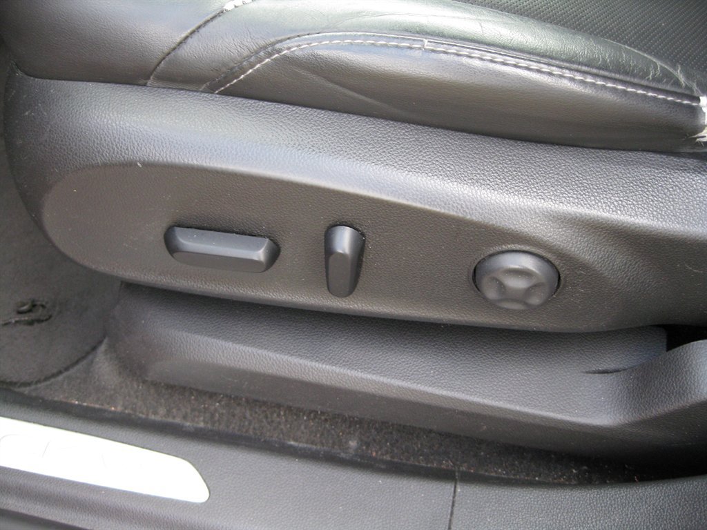 Used 2019 Buick Envision Essence FWD image 13