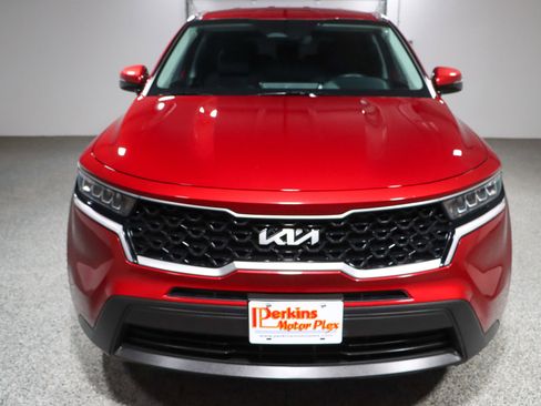 Used 2023 Kia Sorento LX image 4