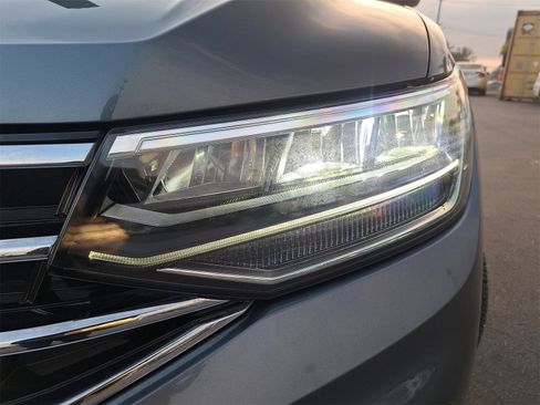 Certified 2022 Volkswagen Tiguan SE w/ Panoramic Sunroof Package image 32