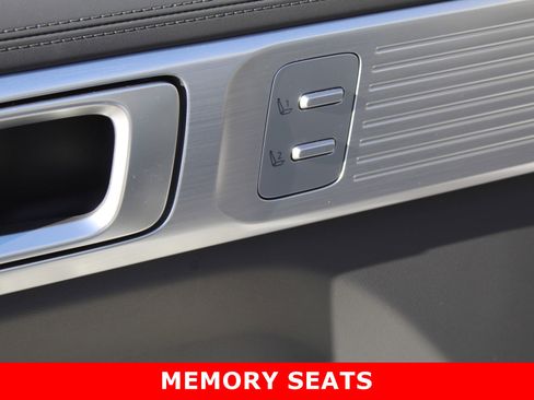 Used 2025 Hyundai Santa Fe Limited image 13