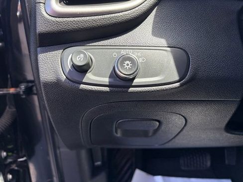 Used 2019 Chevrolet Trax LT w/ Driver Confidence Package AWD/4WD image 19