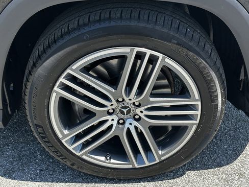 Used 2025 Mercedes-Benz GLS 450 4MATIC image 14