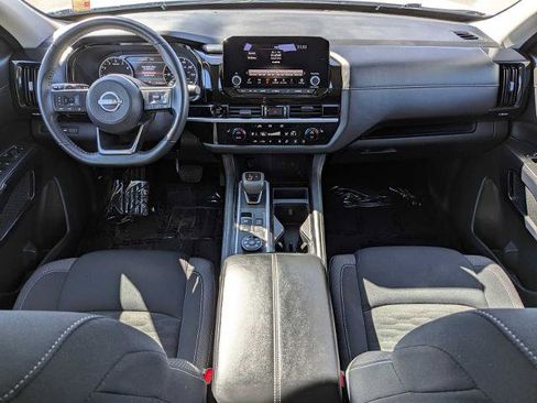 Used 2025 Nissan Pathfinder SV image 32