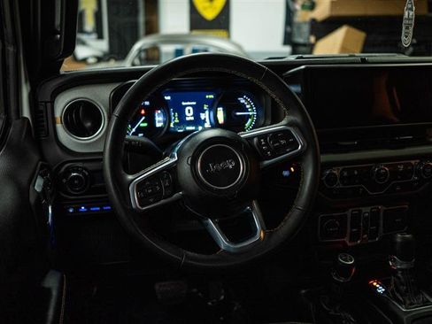 Used 2024 Jeep Wrangler Sahara image 15