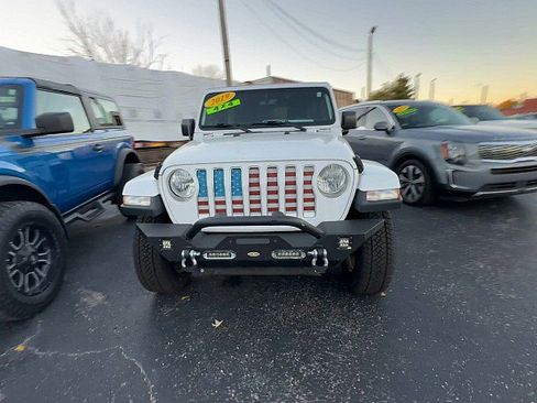 Used 2019 Jeep Wrangler Unlimited Sahara w/ Uconnect 4C Nav & Sound Group image 8