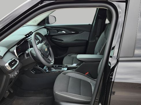 Used 2023 Chevrolet TrailBlazer LT FWD image 12