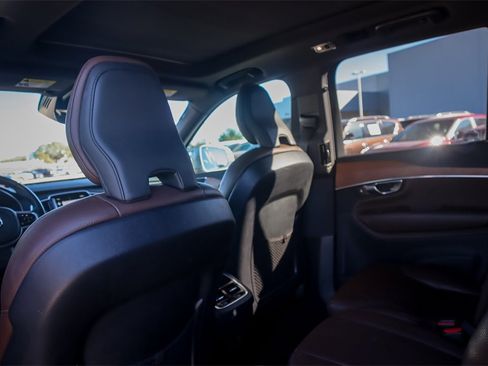 Used 2022 Volvo XC90 T6 Momentum w/ Advanced Package image 24