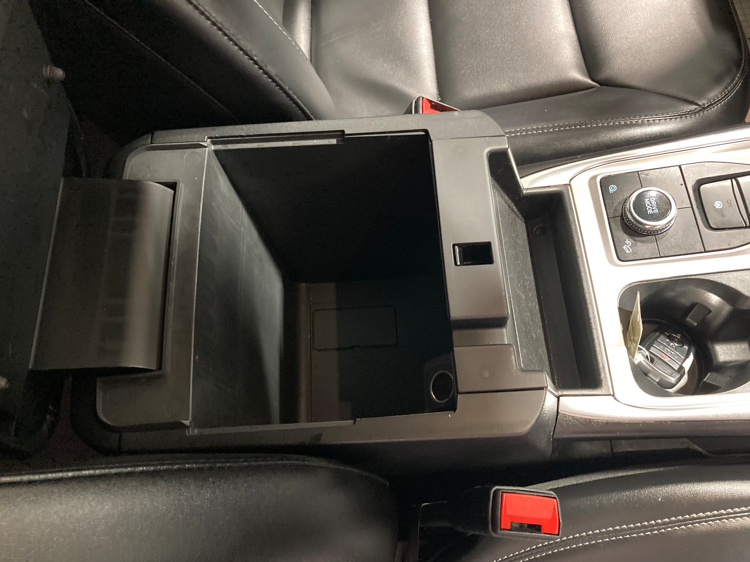 Used 2022 Ford Explorer XLT w/ Equipment Group 202A AWD/4WD image 6
