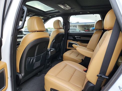 Used 2022 Kia Telluride SX w/ Towing Package image 8