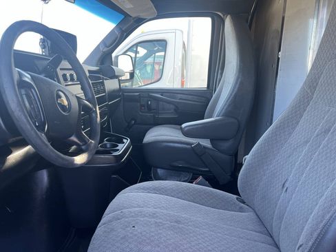 Used 2015 Chevrolet Express 3500 RWD image 7