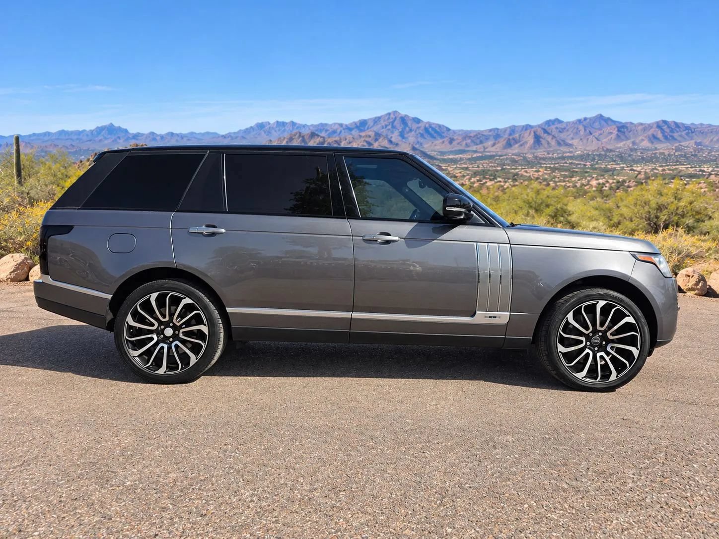 Used 2017 Land Rover Range Rover Long Wheelbase Supercharged AWD/4WD image 6