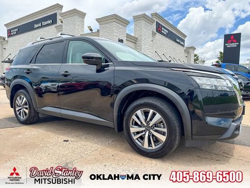 Used 2023 Nissan Pathfinder SL AWD/4WD image 1