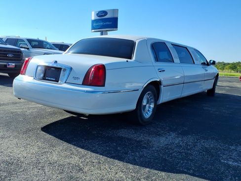Used 1999 Lincoln Town Car Executive RWD image 5