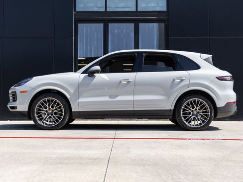 Certified 2023 Porsche Cayenne S Platinum AWD/4WD image 2