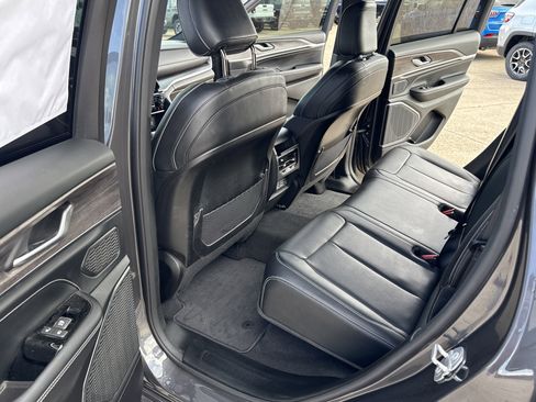 Used 2022 Jeep Grand Cherokee Overland image 30