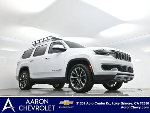 Used 2022 Jeep Wagoneer Series III w/ Premium Group I image 2