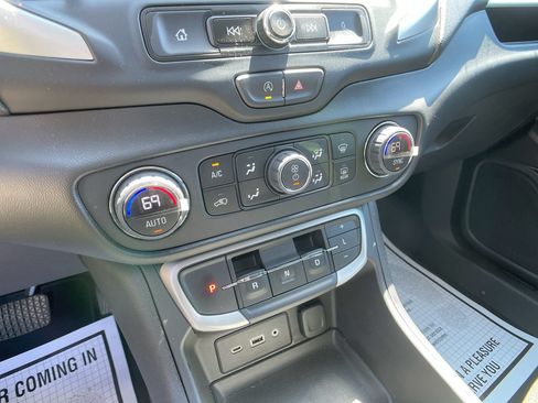 Used 2022 GMC Terrain SLE w/ Driver Convenience Package AWD/4WD image 19