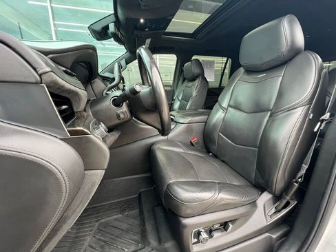Used 2020 Cadillac Escalade Platinum image 17