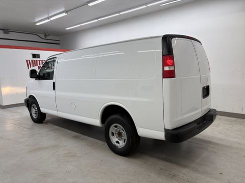 Used 2017 Chevrolet Express 2500 RWD image 2