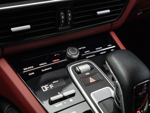 Certified 2023 Porsche Cayenne S Platinum w/ Assistance Package AWD/4WD image 25