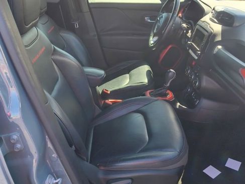 Used 2016 Jeep Renegade Trailhawk w/ Premium Trailhawk Package image 17