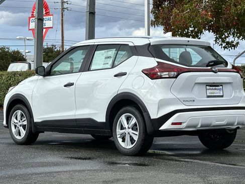New 2025 Nissan Kicks S image 6