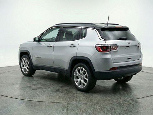 Used 2025 Jeep Compass Limited image 6