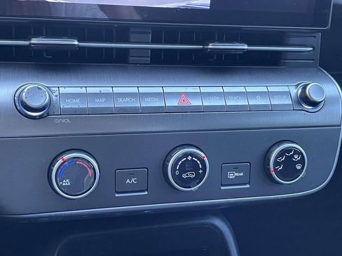 Used 2025 Hyundai Kona SE FWD image 28