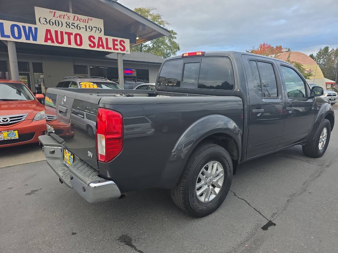 Used 2015 Nissan Frontier SV w/ SV Value Truck Package RWD image 9