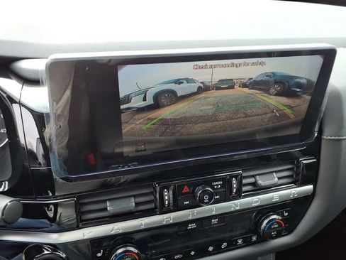 New 2026 Nissan Pathfinder SV image 10