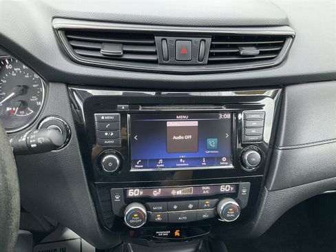 Used 2018 Nissan Rogue SV AWD/4WD image 27