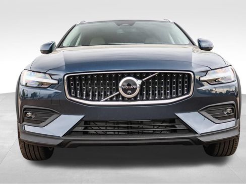 New 2026 Volvo V60 B5 Cross Country Plus w/ Climate Package AWD/4WD image 2