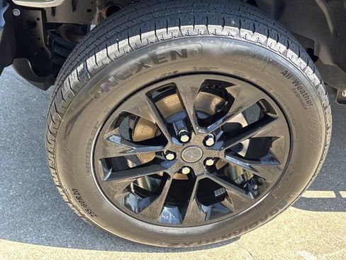 Used 2024 Jeep Wrangler Unlimited Sahara AWD/4WD image 12